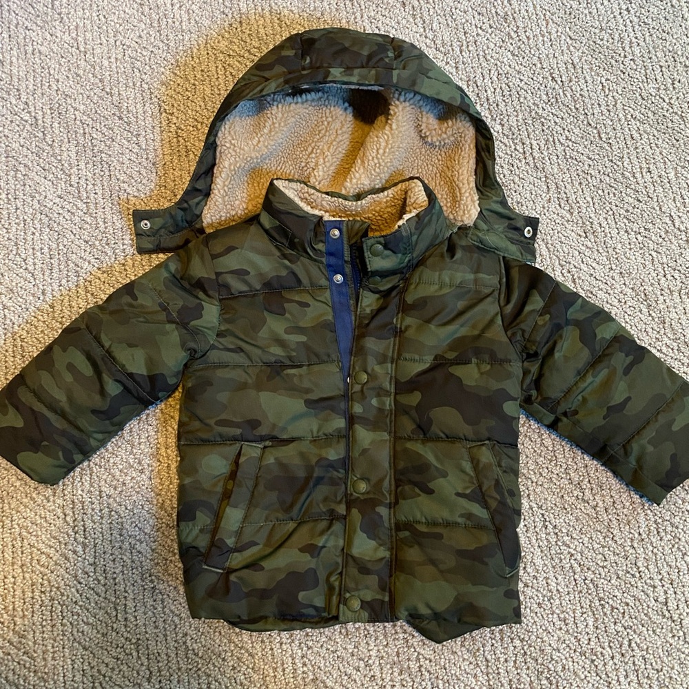 Gap heavyweight puffer coat great condition and super warm! 2T